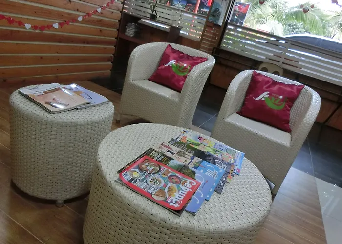 Axis Hotel 2*