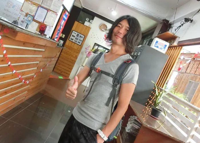 Axis Hotel 2*
